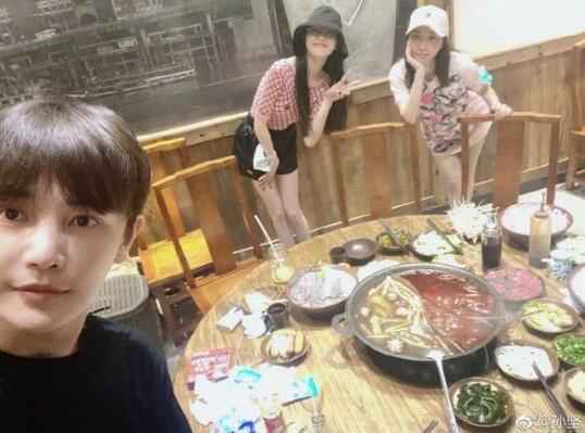 罗晋帮唐嫣孙坚聚会订火锅