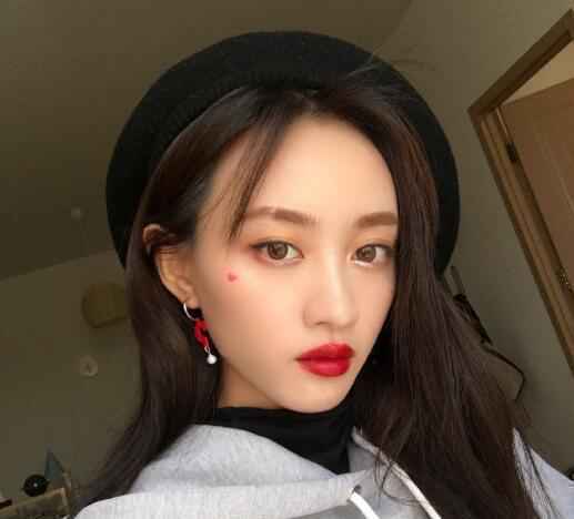 黄婷婷单方面解约 走自己的路不按公司套路出牌