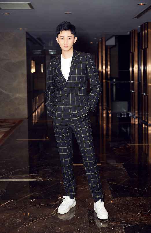 梁振伦出席FASHION&nbsp;ZOO时髦圈儿活动，翩翩绅士精致亮眼