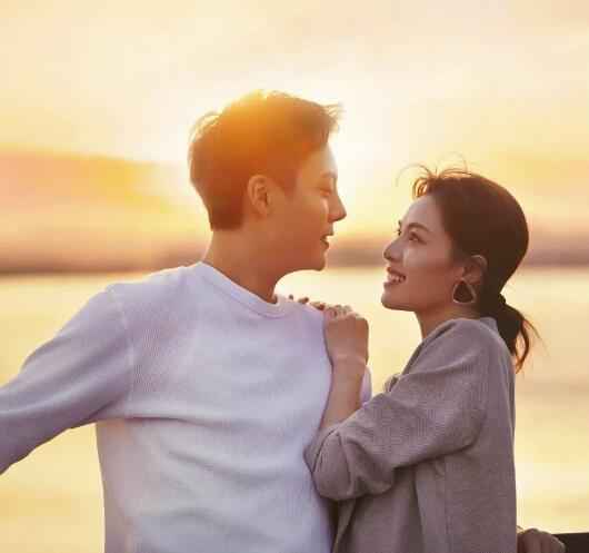 陈伟霆钟楚曦动图 气氛暧昧撩人荷尔蒙爆棚