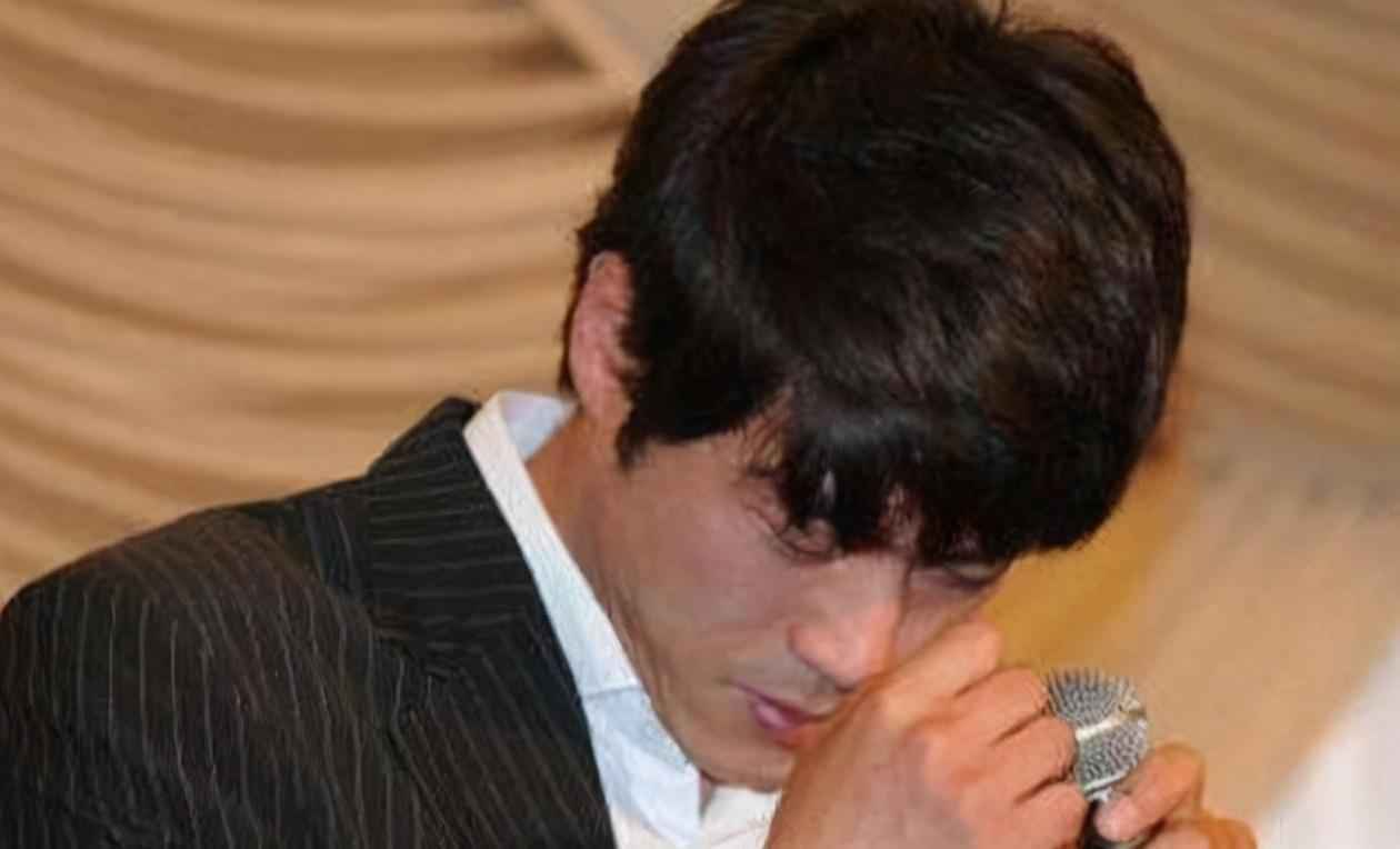 颜值巅峰时出道爆红，因酒后打女人断送前程，如今靠送快递谋生