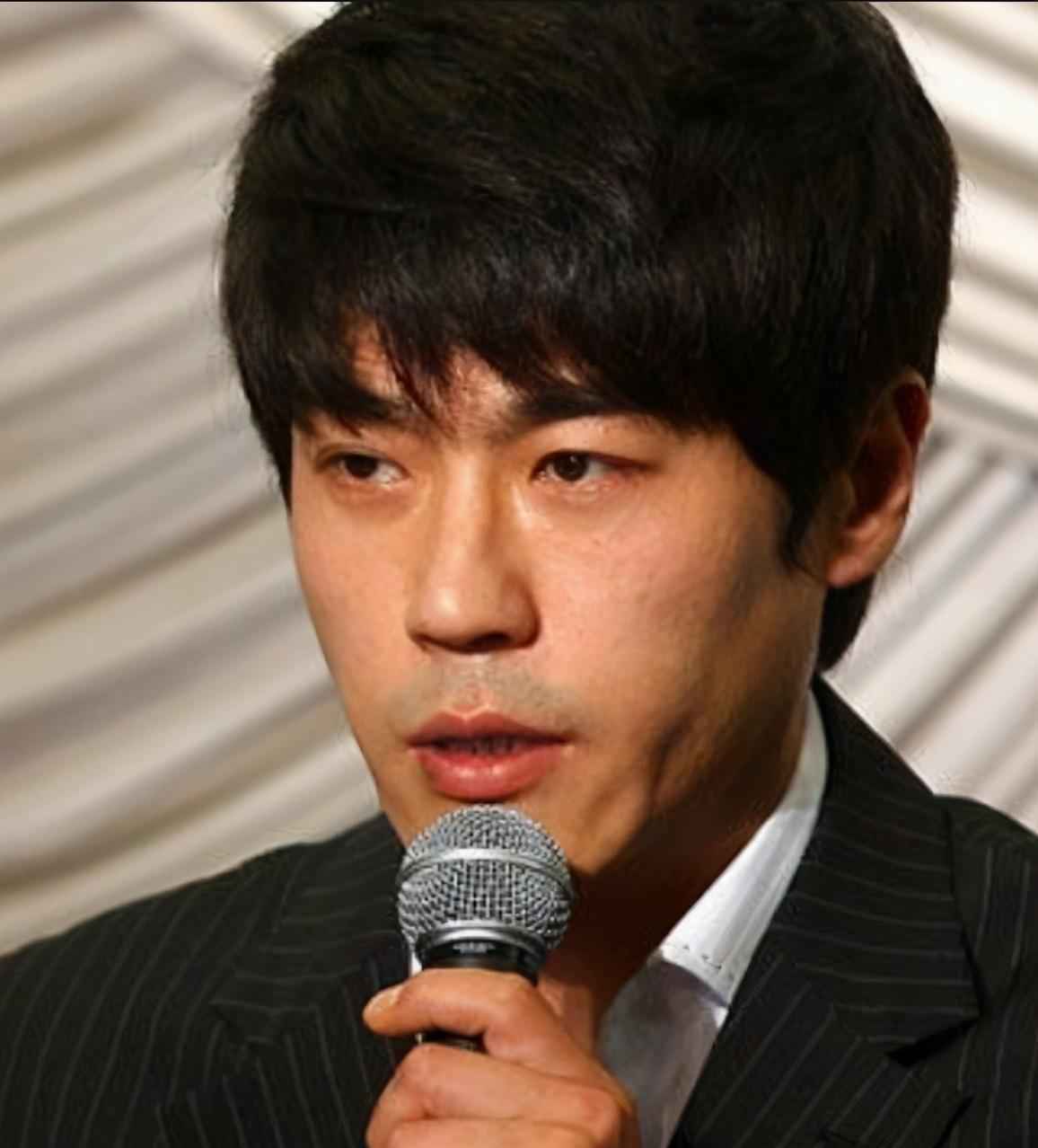 颜值巅峰时出道爆红，因酒后打女人断送前程，如今靠送快递谋生