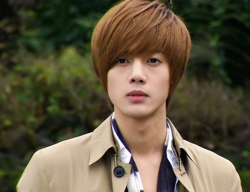 颜值巅峰时出道爆红，因酒后打女人断送前程，如今靠送快递谋生