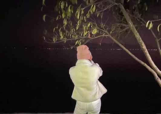 吉克隽逸手机掉西湖