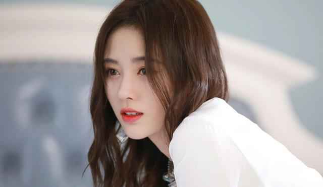 鞠婧祎新剧被喷，绑架戏份像咬化妆棉，铁刘海更是躺着也不歪！