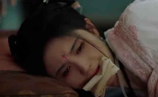 鞠婧祎新剧被喷，绑架戏份像咬化妆棉，铁刘海更是躺着也不歪！