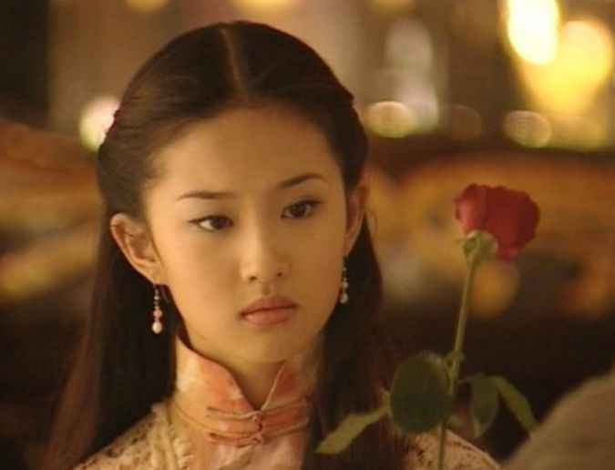 15年过去了，《金粉世家》中五位演员的现状，三姨太在家离奇死亡