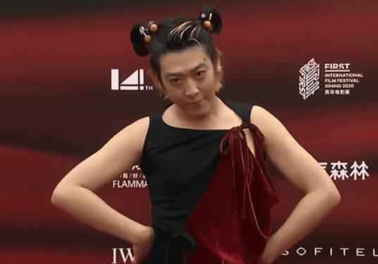 姜思达红毯造型 20块钱楼下现买的头绳