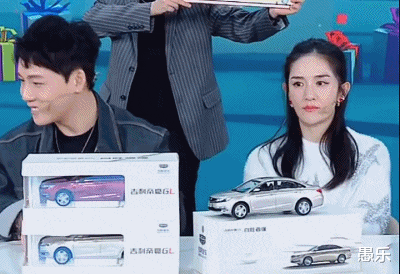 二胎实锤？谢娜直播时疑出现孕吐，干呕后连忙漱口脸色差，刘维小动作亮了