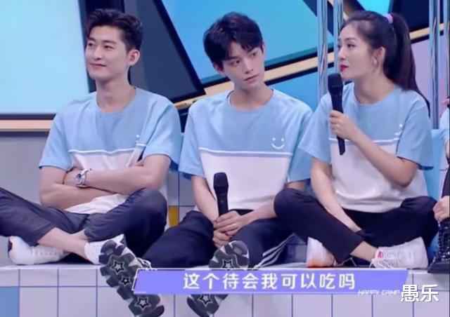 二胎实锤？谢娜直播时疑出现孕吐，干呕后连忙漱口脸色差，刘维小动作亮了