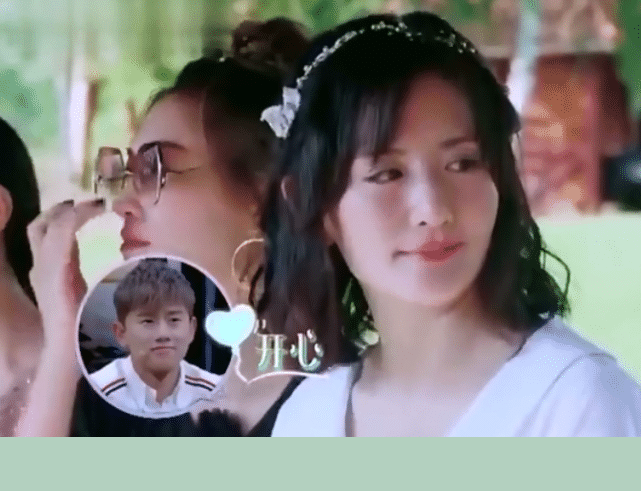 二胎实锤？谢娜直播时疑出现孕吐，干呕后连忙漱口脸色差，刘维小动作亮了