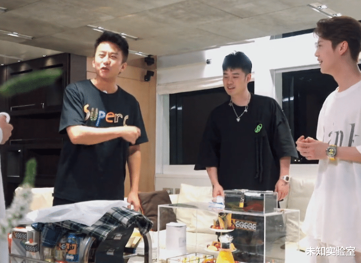 又一个节目组先崩溃得综艺，黄渤被忽悠来做嘉宾，全程反转不断