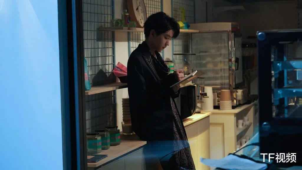 王俊凯帮白举纲宣传新歌，熟悉的昵称引人怀念，两人兄弟情还在！