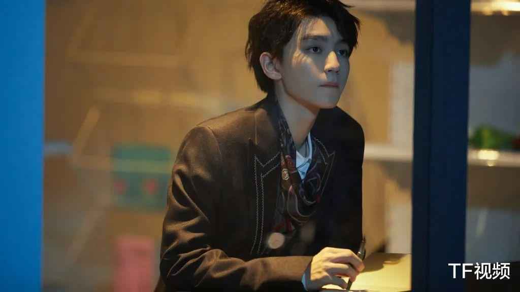 王俊凯帮白举纲宣传新歌，熟悉的昵称引人怀念，两人兄弟情还在！