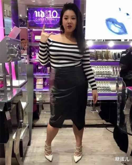 郑欣宜好自信，180斤还穿娃娃裙装嫩，不是郑少秋女儿谁认识她？