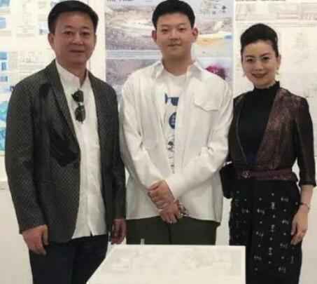 朱军儿子罕见露面