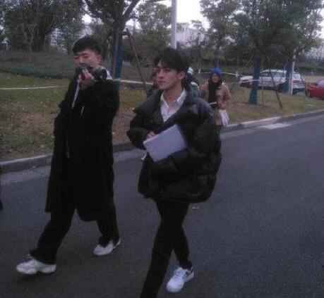 何洛洛参加艺考 现身浙江传媒大学