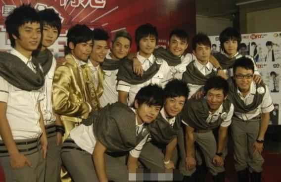 快男陆虎公开恋情 女友小提琴演奏家陈曌旭