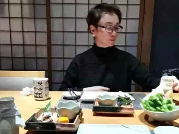 55岁傅艺伟近照