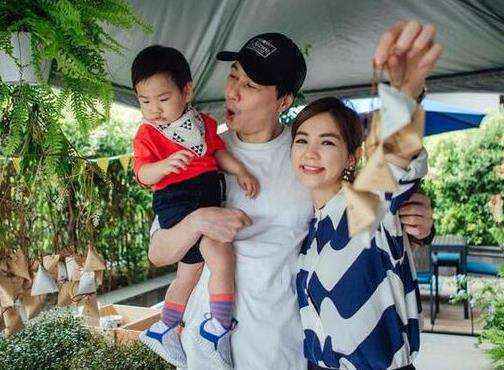 劲宝对元彬照片喊爸爸 Ella：我也希望他是你爸爸