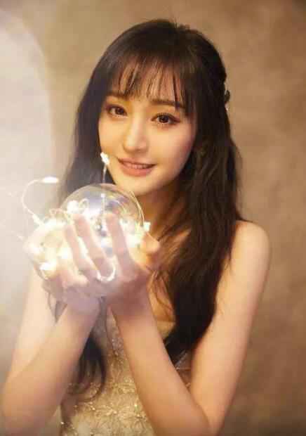 郑爽高价卖旧手机 买家吐槽