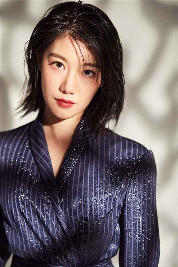  演员王婷造型简约时尚独具魅力