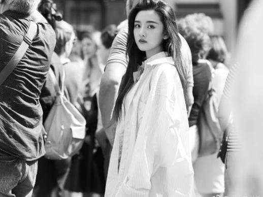 宋祖儿搞怪自拍晒“双下巴” 许愿能够变瘦