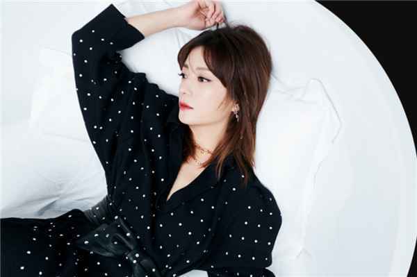  赵薇水钻波点裙大片释出