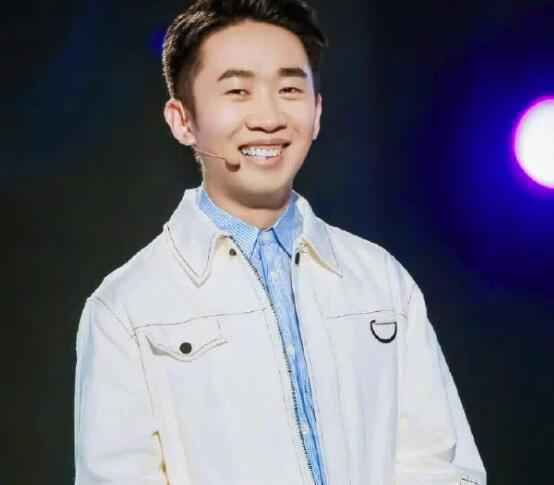 杨迪下跪感谢父母