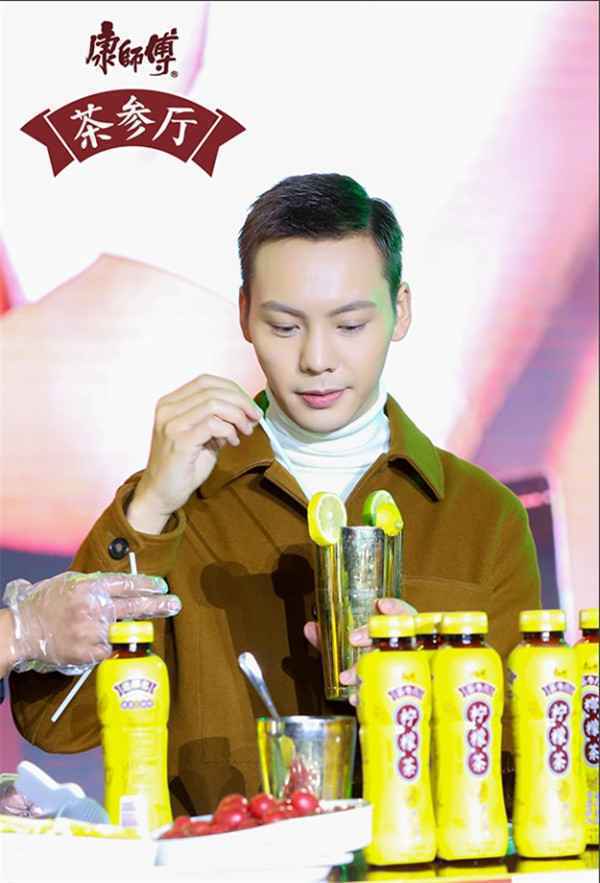 一起感受陈伟霆带来的“双柠魔力”