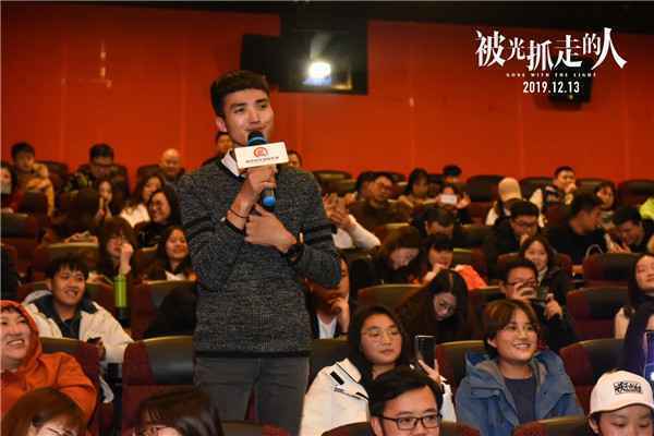  《被光抓走的人》撕破爱情的假面！