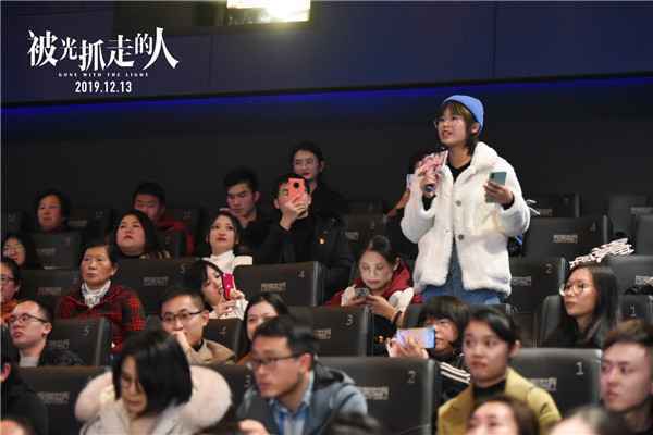  《被光抓走的人》撕破爱情的假面！