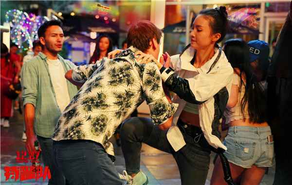 《特警队》“酷燃”预告海报双发