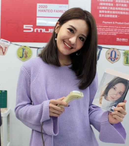 李宣榕化身唱片行店长为粉丝结账 紧盯防疫“三好政策”