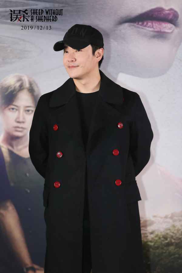  肖央谭卓陈冲现身电影《误杀》首映礼