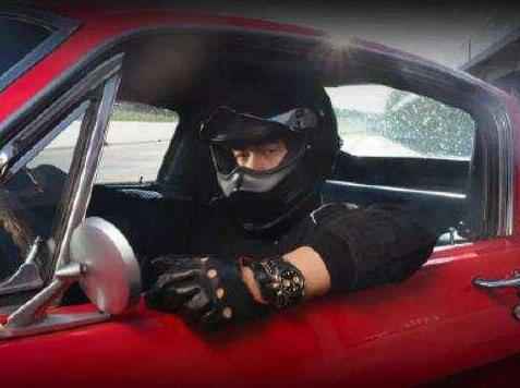 周杰伦再现神车技 原来是帝舵表品牌代言人