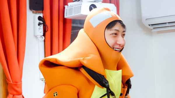  《小小的追球》黄子韬被救生衣卡住