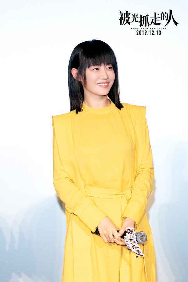 《被光抓走的人》现实主义爱情引爆口碑