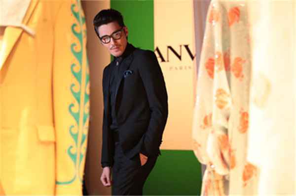 跨时代拥抱经典百变胡兵以潮流拥抱未来