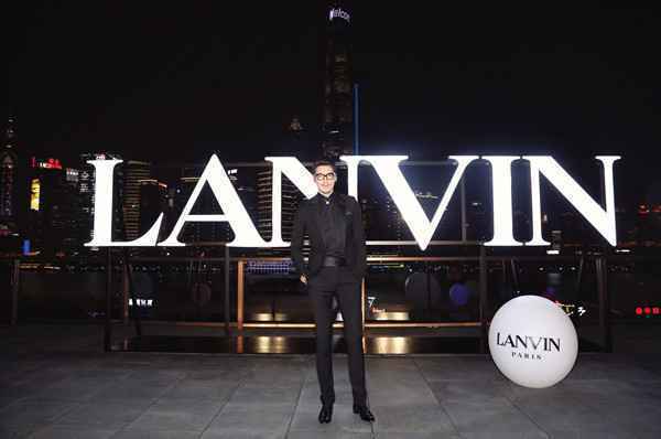 跨时代拥抱经典百变胡兵以潮流拥抱未来