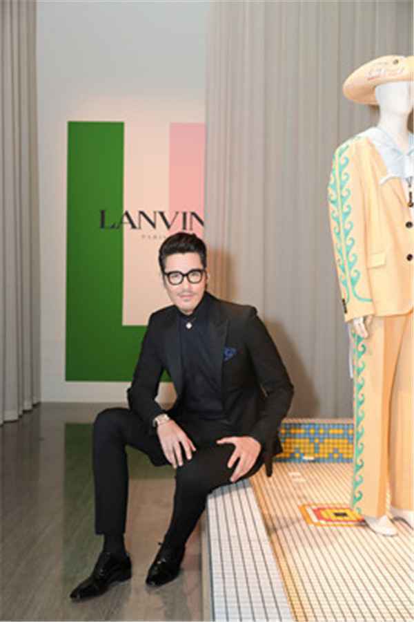 跨时代拥抱经典百变胡兵以潮流拥抱未来