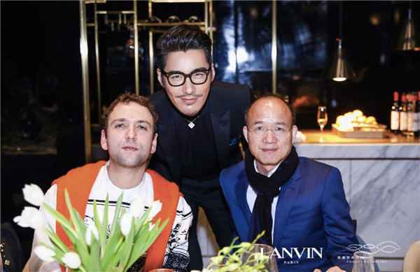 跨时代拥抱经典百变胡兵以潮流拥抱未来