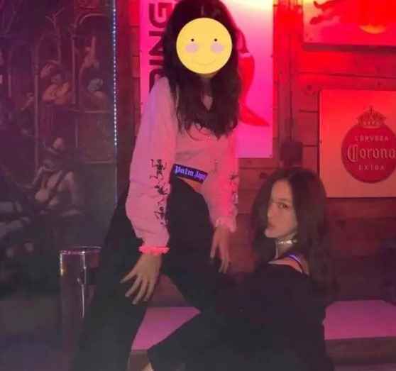 李嫣否认逛夜店 学校晚会而已