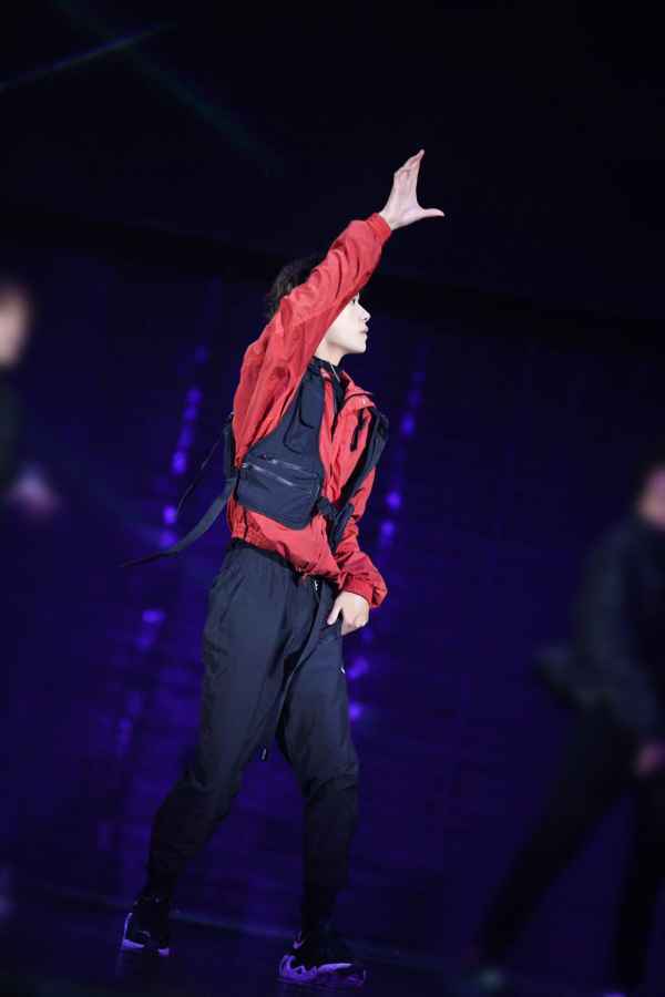  易烊千玺代言华为nova6 现场热舞燃爆全场