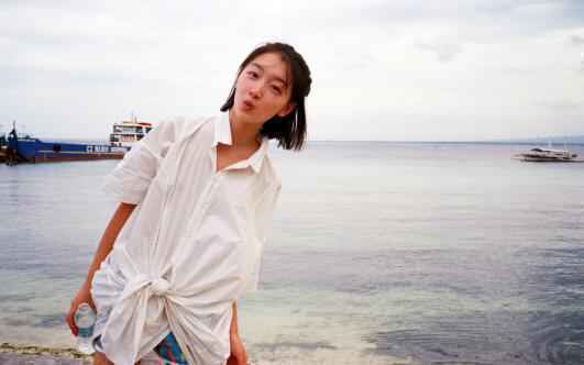 周冬雨烂醉如泥 完全不能自理