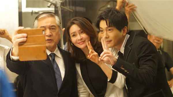 李亭哲“暖萌”追女神引热议