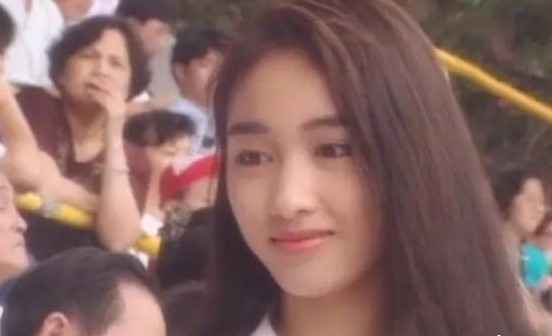 18岁时的黎姿 微笑的她清纯可人