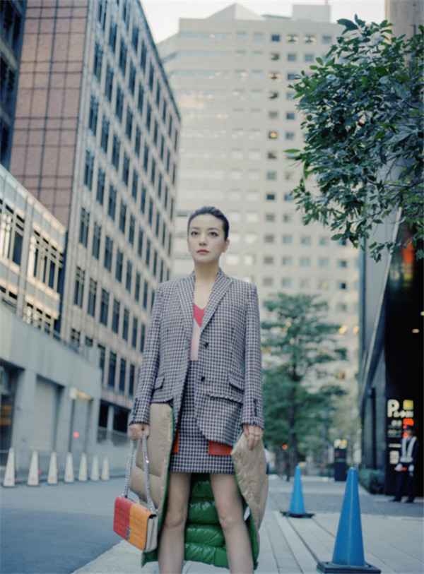 赵薇英伦大片释出 综艺引热议