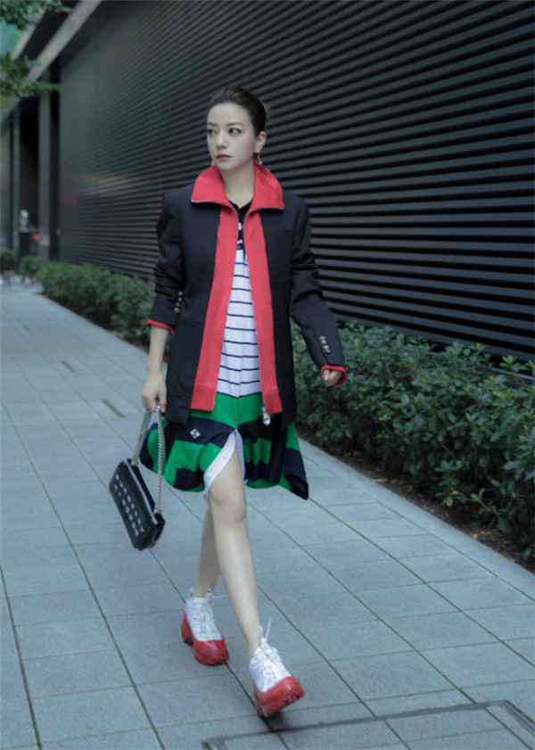 赵薇英伦大片释出 综艺引热议