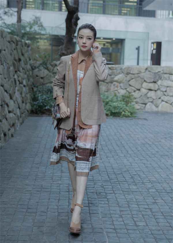 赵薇英伦大片释出 综艺引热议